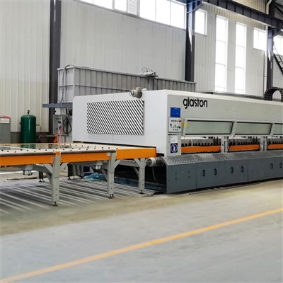 Härdat solpanelglas